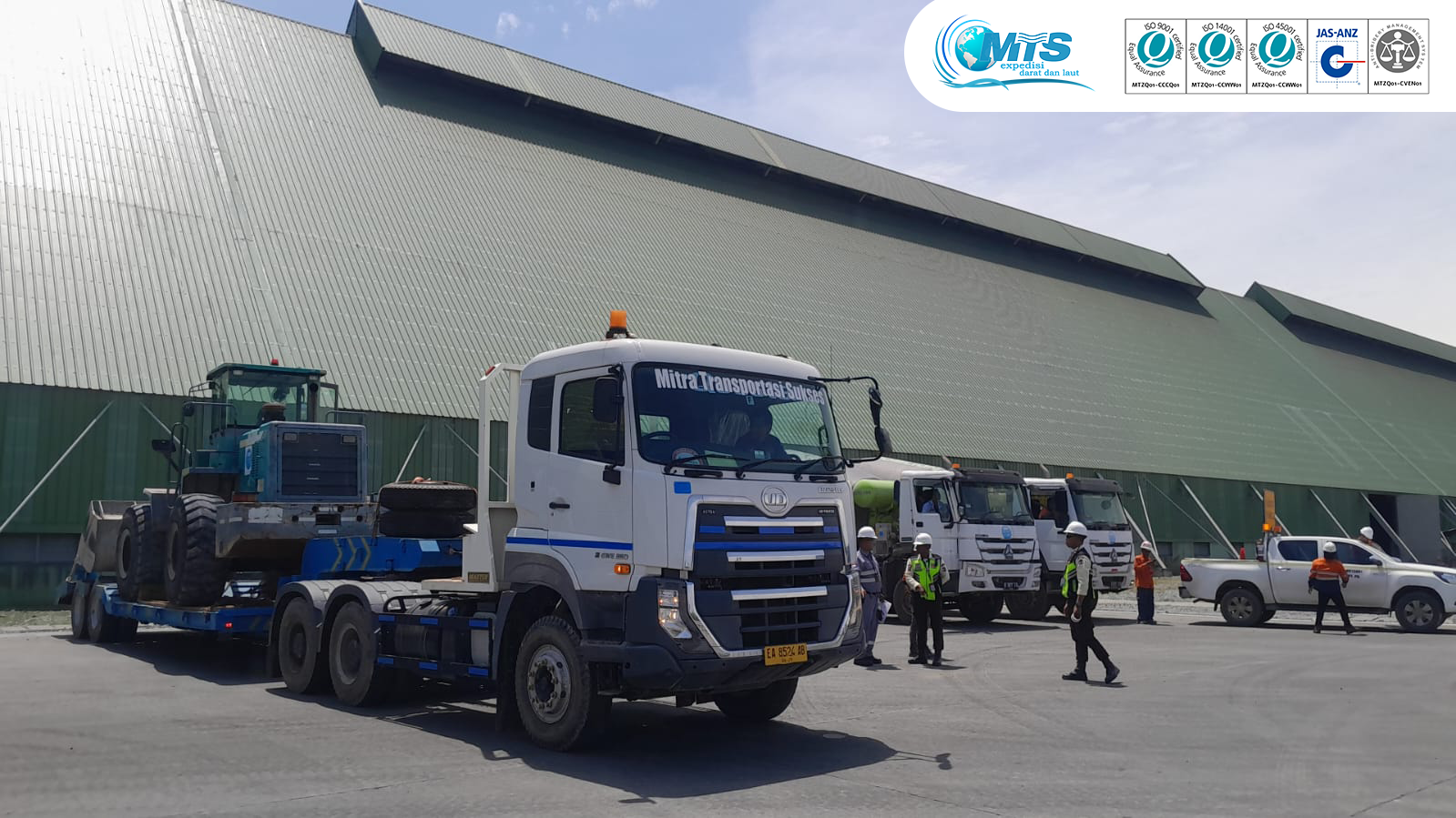 Kegiatan Trailer Lowbed – PT Mitra Transportasi Sukses