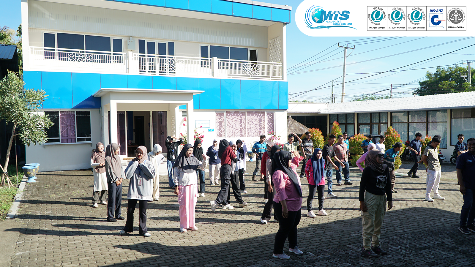 Kegiatan Senam pagi PT Mitra Transportasi Sukses